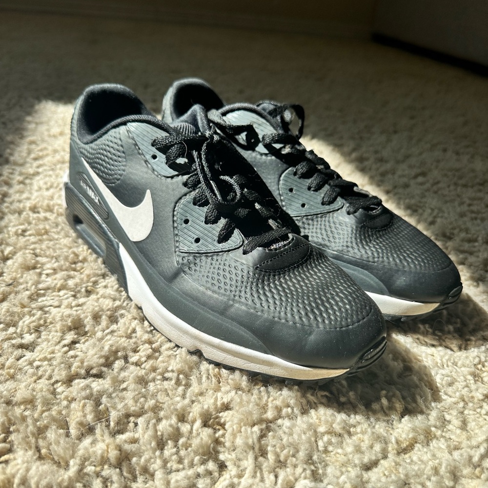 Nike Men's Black Air Max Golf